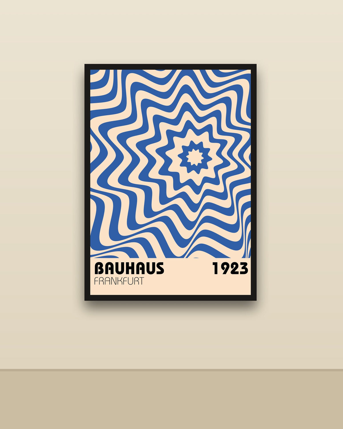 Bauhaus 1 en una pared clara con marco negro (imagen ilustrativa)