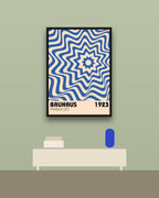 Bauhaus 1 en una pared verde con marco negro (imagen ilustrativa)