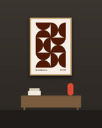 Bauhaus 4 en una pared oscura con marco de kiri claro (imagen ilustrativa)