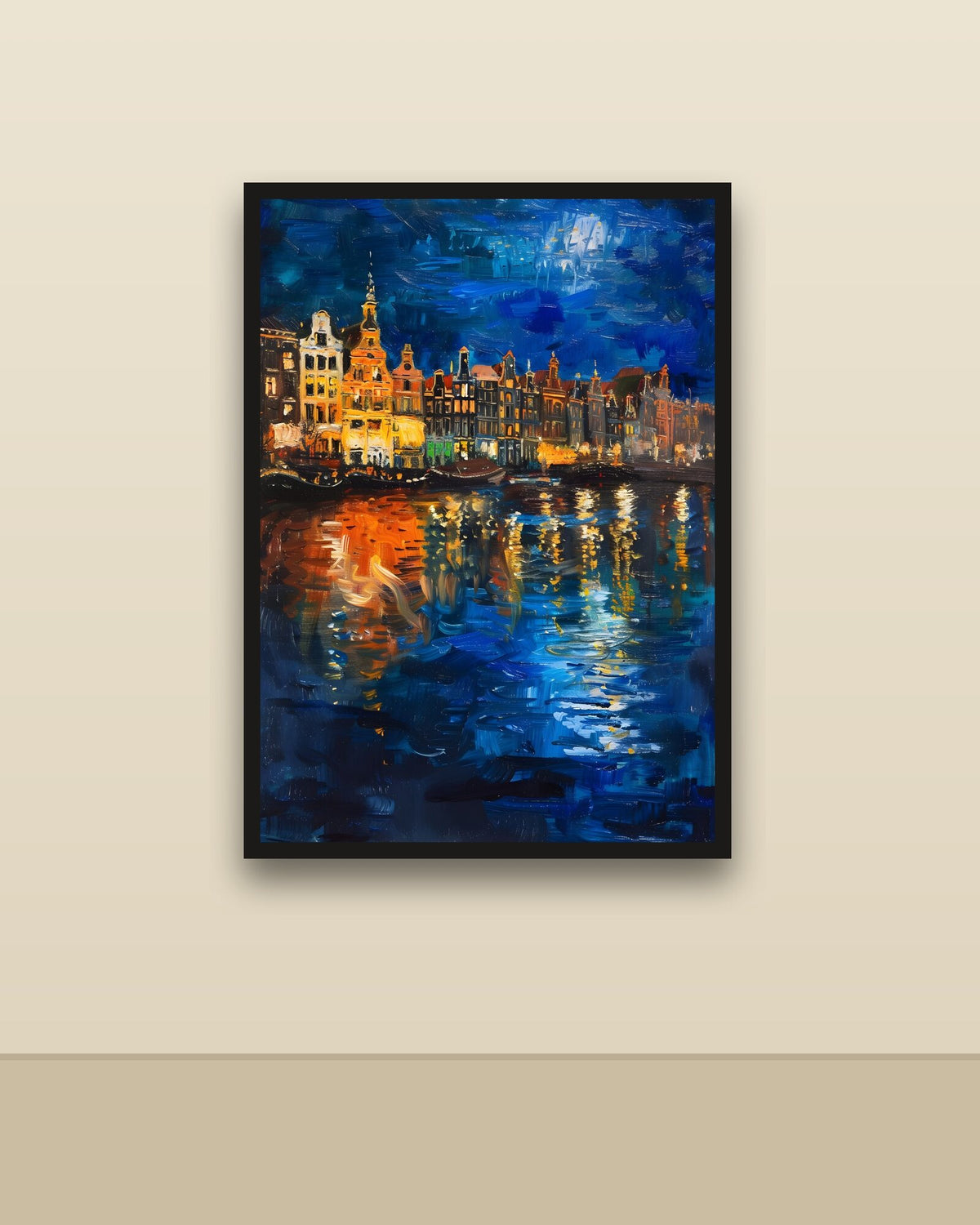 Noche en Ámsterdam en una pared clara con marco negro (imagen ilustrativa)