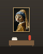 La gata de la perla en una pared oscura con marco de kiri claro (imagen ilustrativa)