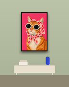 Gata con pañuelo en una pared verde con marco negro (imagen ilustrativa)