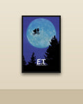 E.T. the Extra-Terrestrial en una pared clara con marco negro (imagen ilustrativa)