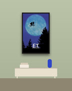 E.T. the Extra-Terrestrial en una pared verde con marco negro (imagen ilustrativa)