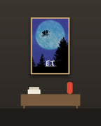 E.T. the Extra-Terrestrial en una pared oscura con marco de kiri claro (imagen ilustrativa)