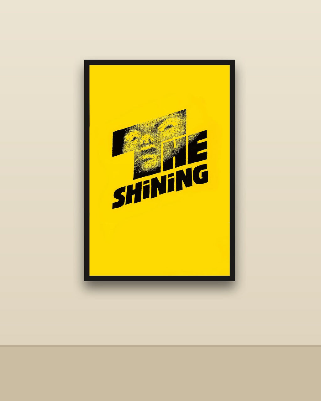 The Shining en una pared clara con marco negro (imagen ilustrativa)