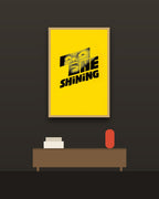 The Shining en una pared oscura con marco de kiri claro (imagen ilustrativa)