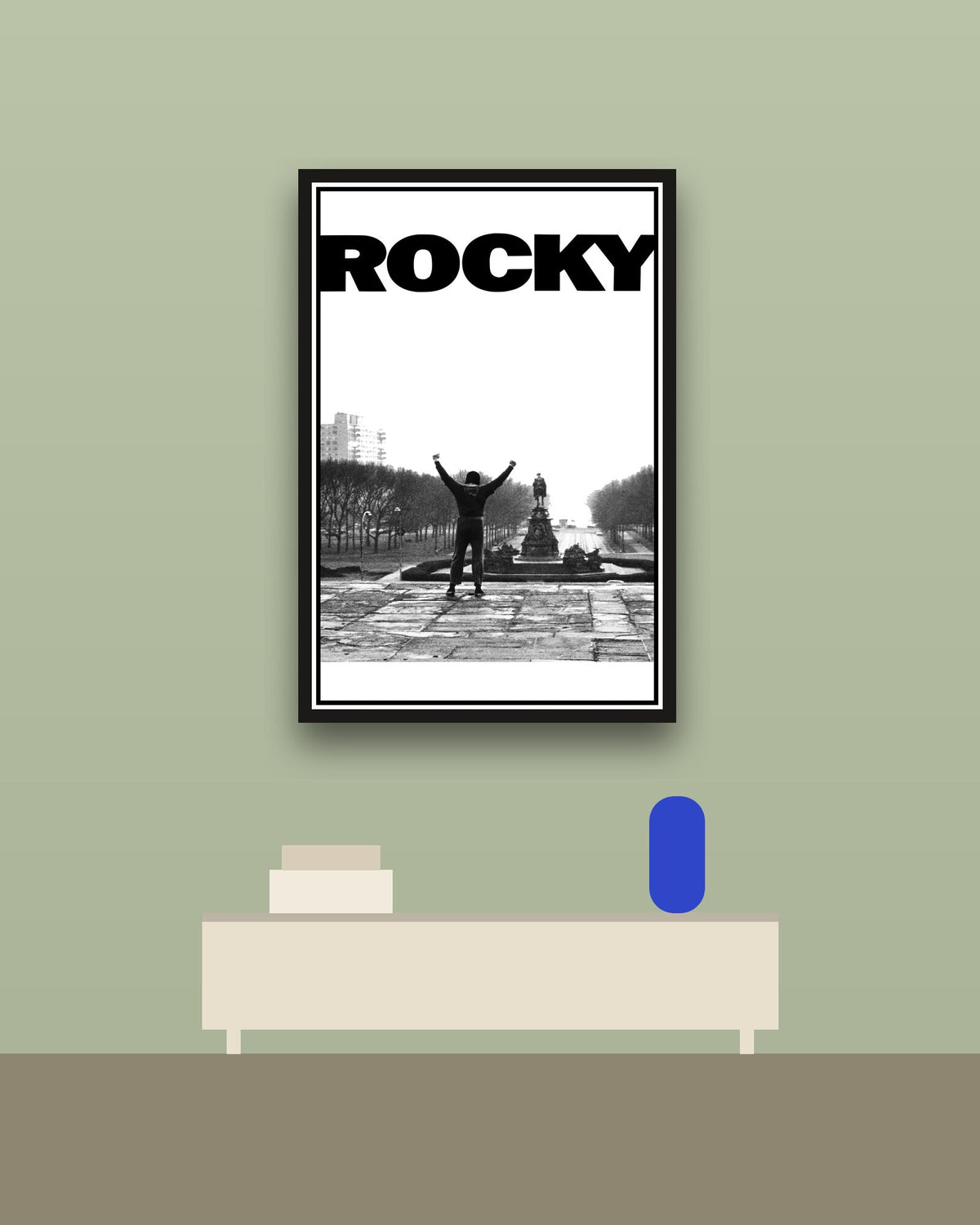 Rocky en una pared verde con marco negro (imagen ilustrativa)