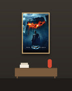 The Dark Knight en una pared oscura con marco de kiri claro (imagen ilustrativa)