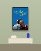 Call Me by Your Name en una pared verde con marco negro (imagen ilustrativa)