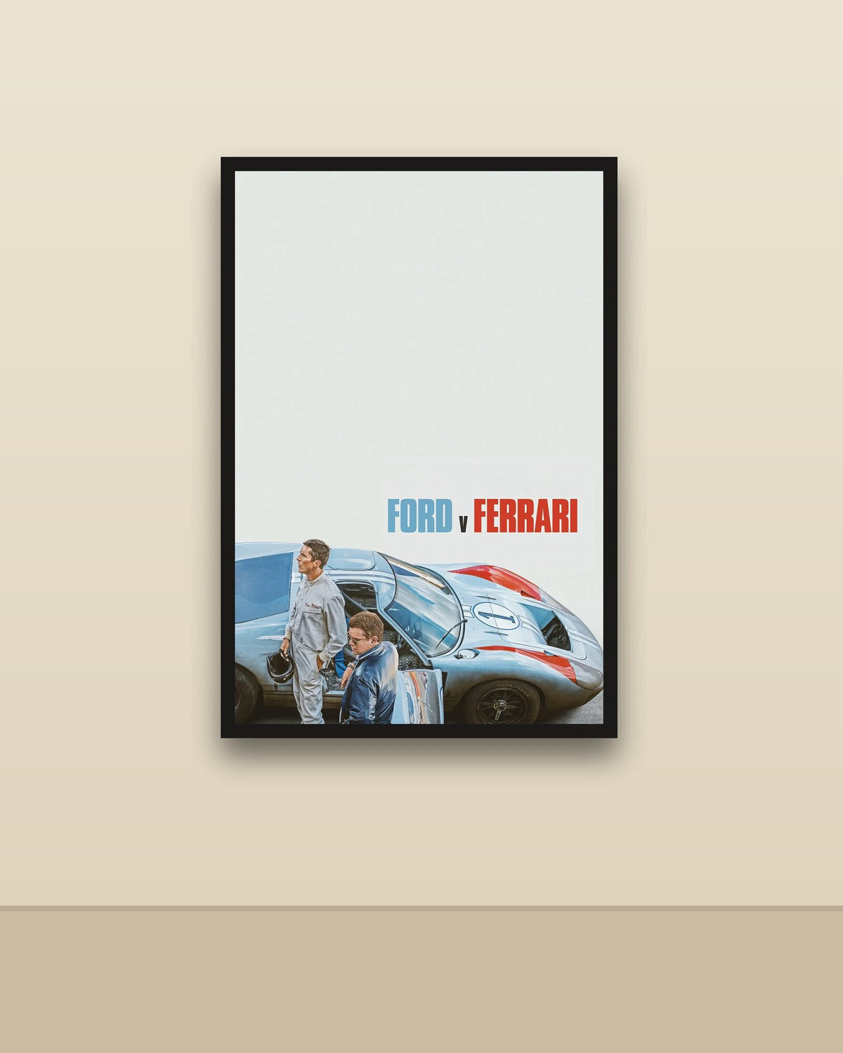 Ford v Ferrari en una pared clara con marco negro (imagen ilustrativa)