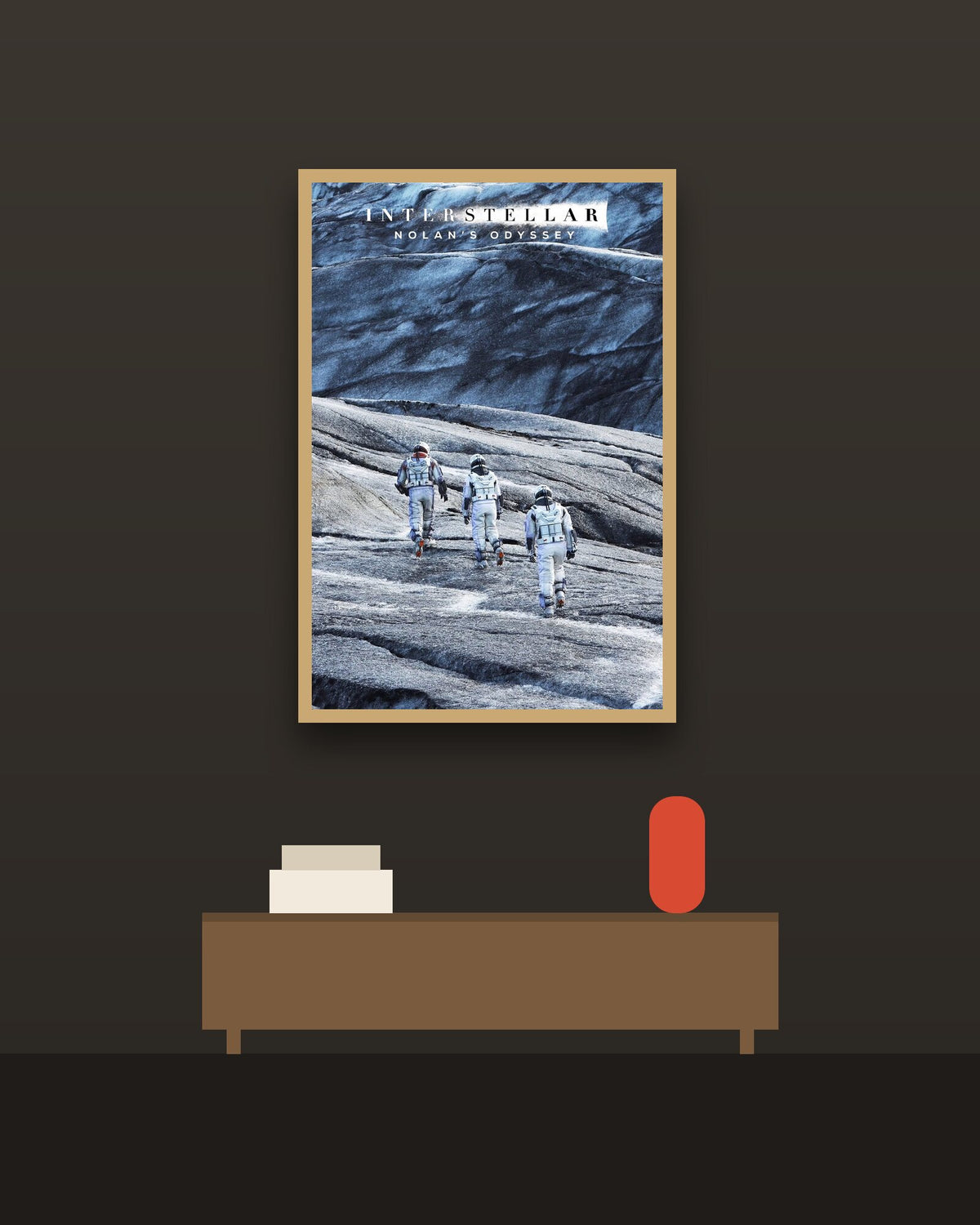 Interstellar Nolan's Odyssey en una pared oscura con marco de kiri claro (imagen ilustrativa)