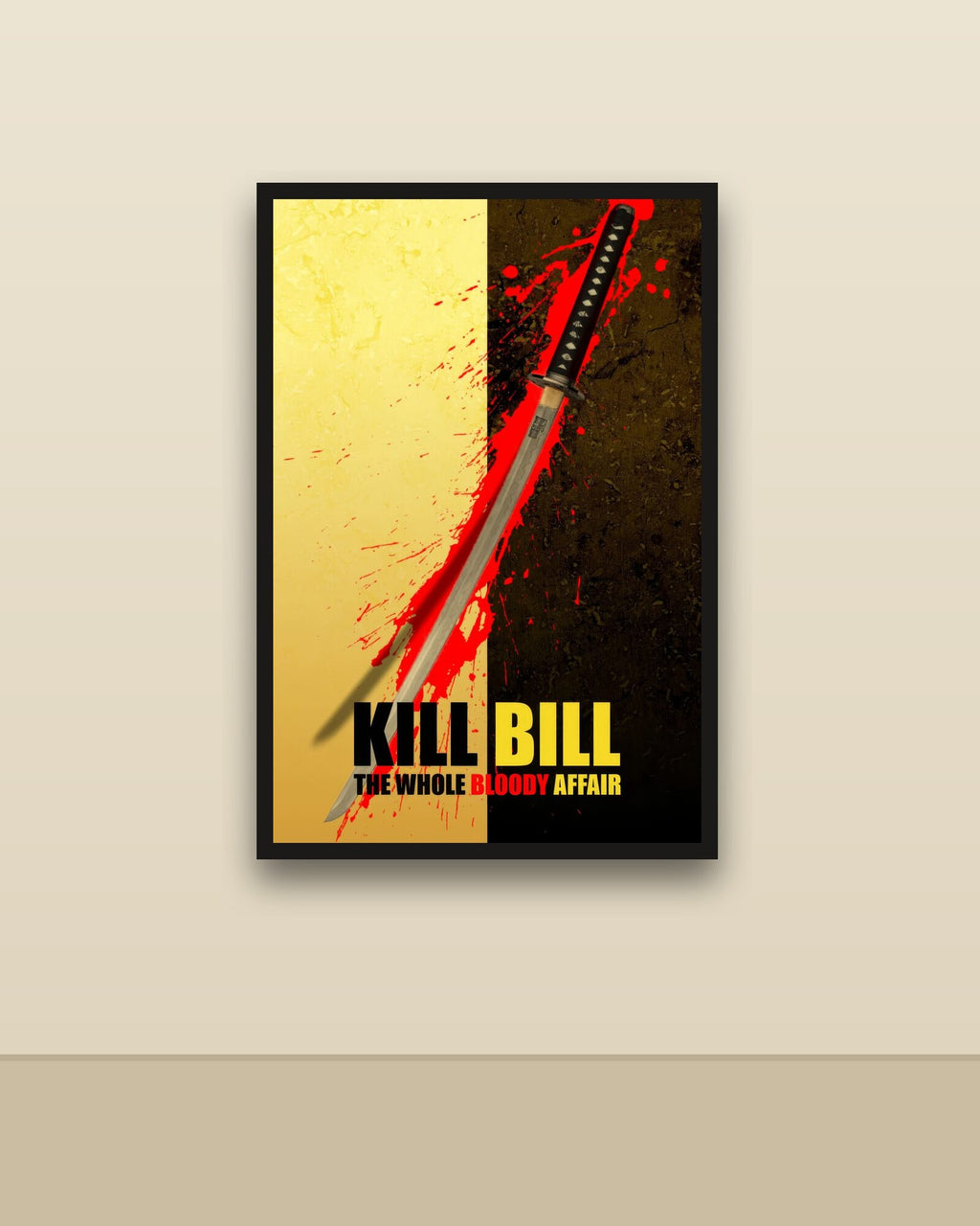 Kill Bill The Whole Bloody Affair en una pared clara con marco negro (imagen ilustrativa)