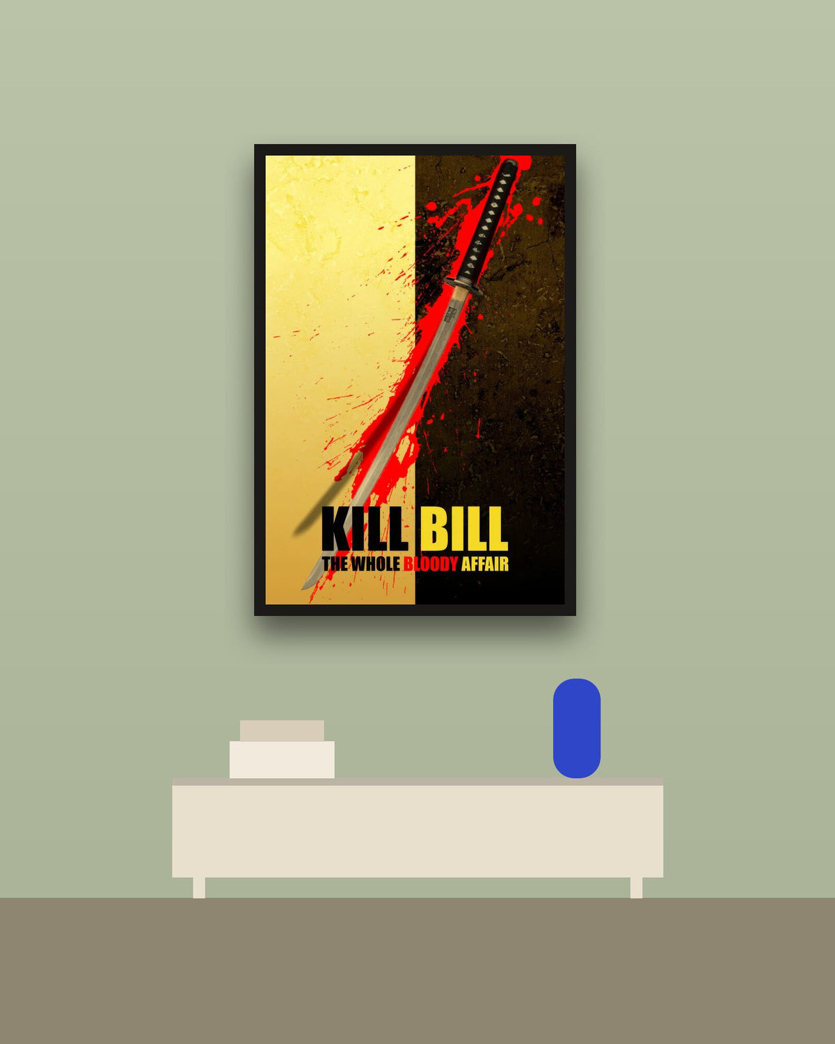 Kill Bill The Whole Bloody Affair en una pared verde con marco negro (imagen ilustrativa)