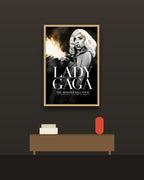 Lady Gaga Presents The Monster Ball Tour at Madison Square Garden en una pared oscura con marco de kiri claro (imagen ilustrativa)