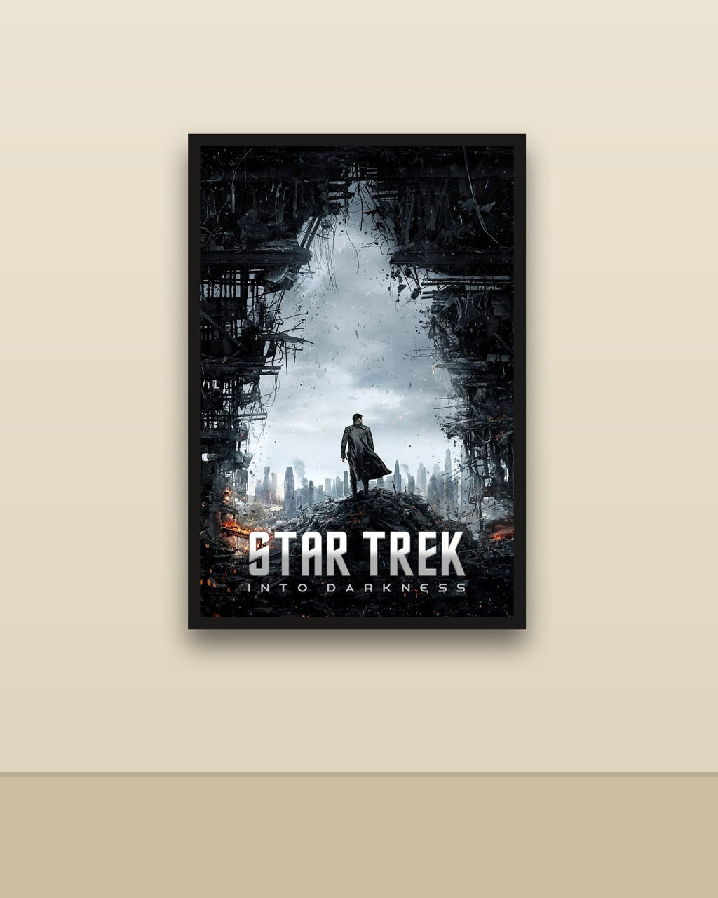 Star Trek Into Darkness en una pared clara con marco negro (imagen ilustrativa)
