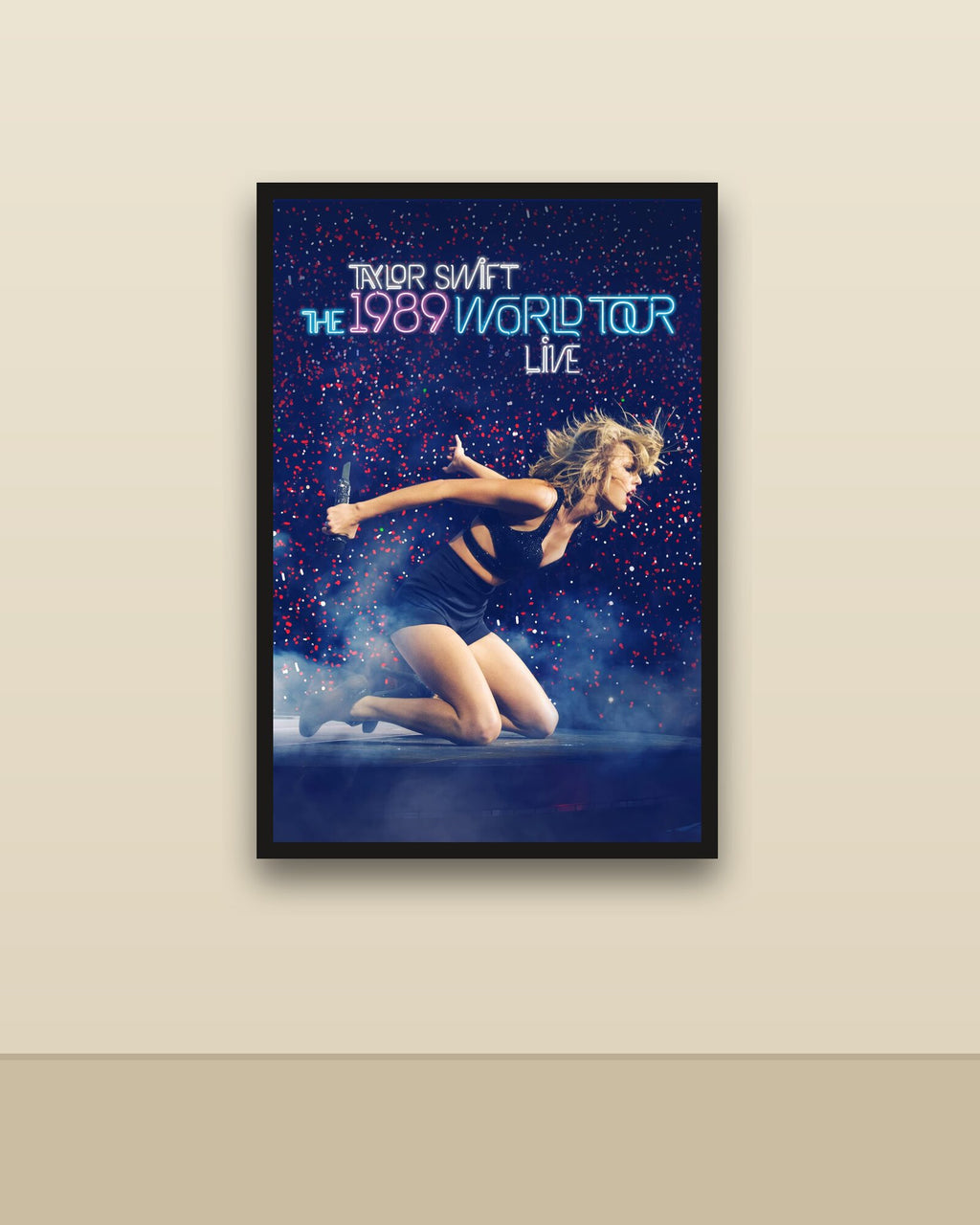 Taylor Swift The 1989 World Tour - Live en una pared clara con marco negro (imagen ilustrativa)