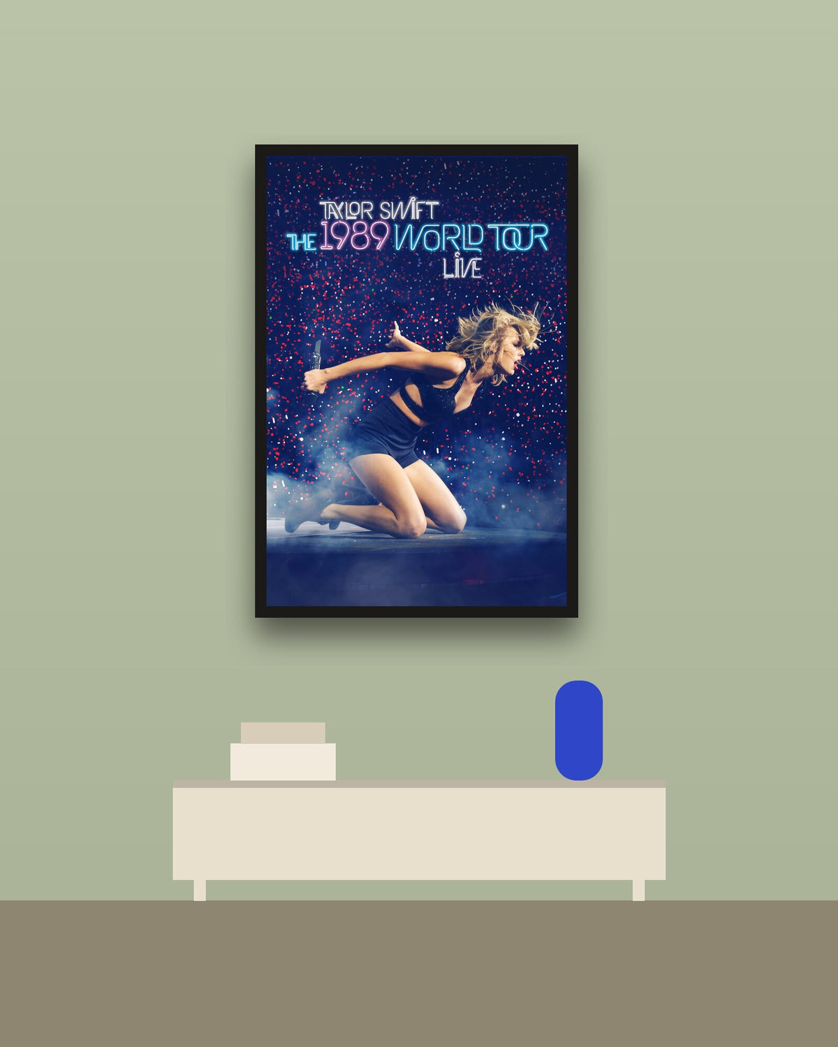 Taylor Swift The 1989 World Tour - Live en una pared verde con marco negro (imagen ilustrativa)