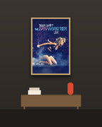 Taylor Swift The 1989 World Tour - Live en una pared oscura con marco de kiri claro (imagen ilustrativa)
