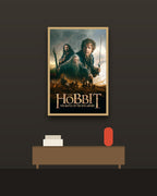 The Hobbit The Battle of the Five Armies en una pared oscura con marco de kiri claro (imagen ilustrativa)