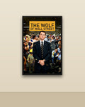 The Wolf of Wall Street en una pared clara con marco negro (imagen ilustrativa)
