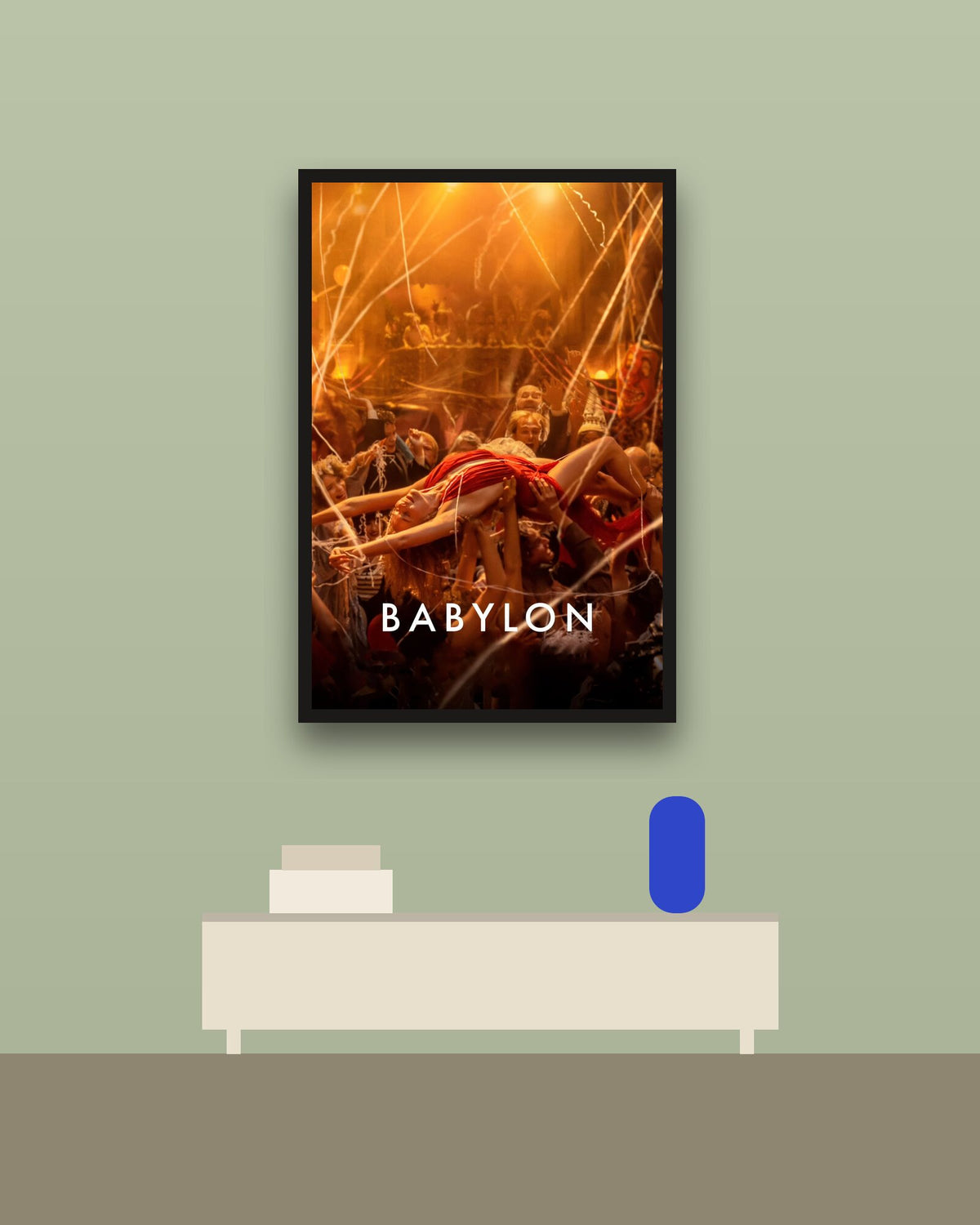 Babylon en una pared verde con marco negro (imagen ilustrativa)